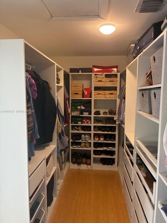 En Venta: $760,000 (4 camas, 3 baños, 2880 Pies cuadrados)