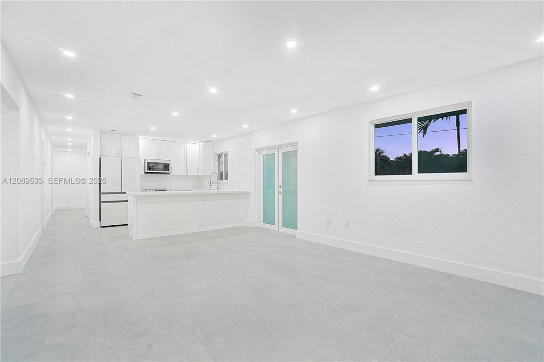 For Rent: $2,650 (2 beds, 1 baths, 1592 Square Feet)