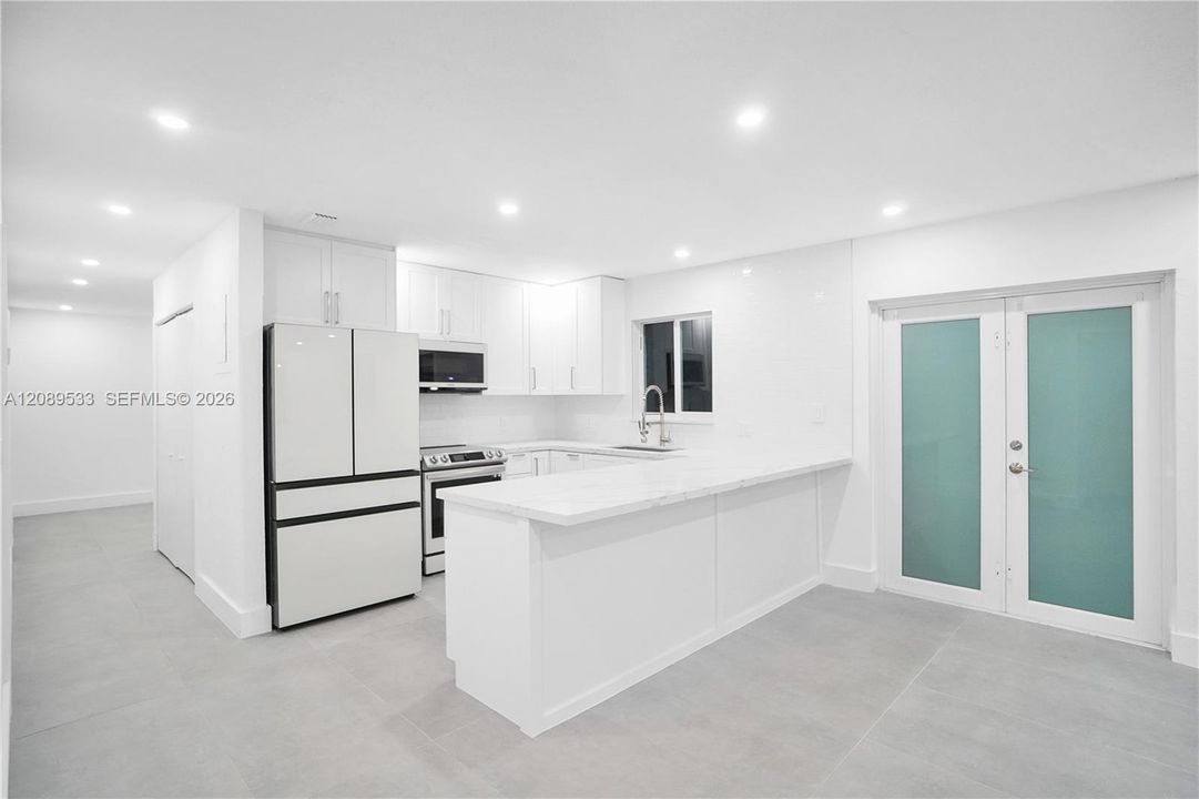 For Rent: $2,650 (2 beds, 1 baths, 1592 Square Feet)