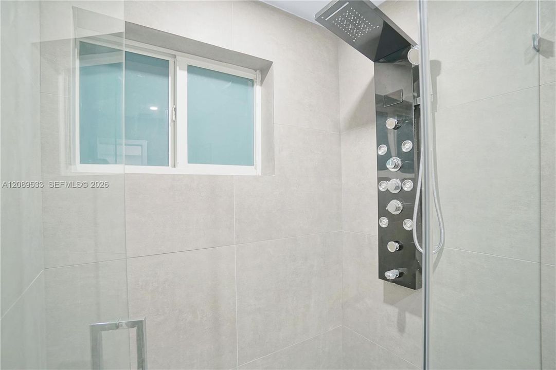 For Rent: $2,650 (2 beds, 1 baths, 1592 Square Feet)