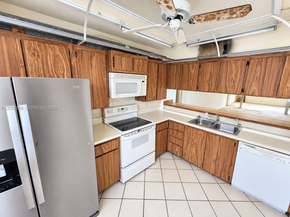 For Sale: $170,000 (2 beds, 2 baths, 1385 Square Feet)
