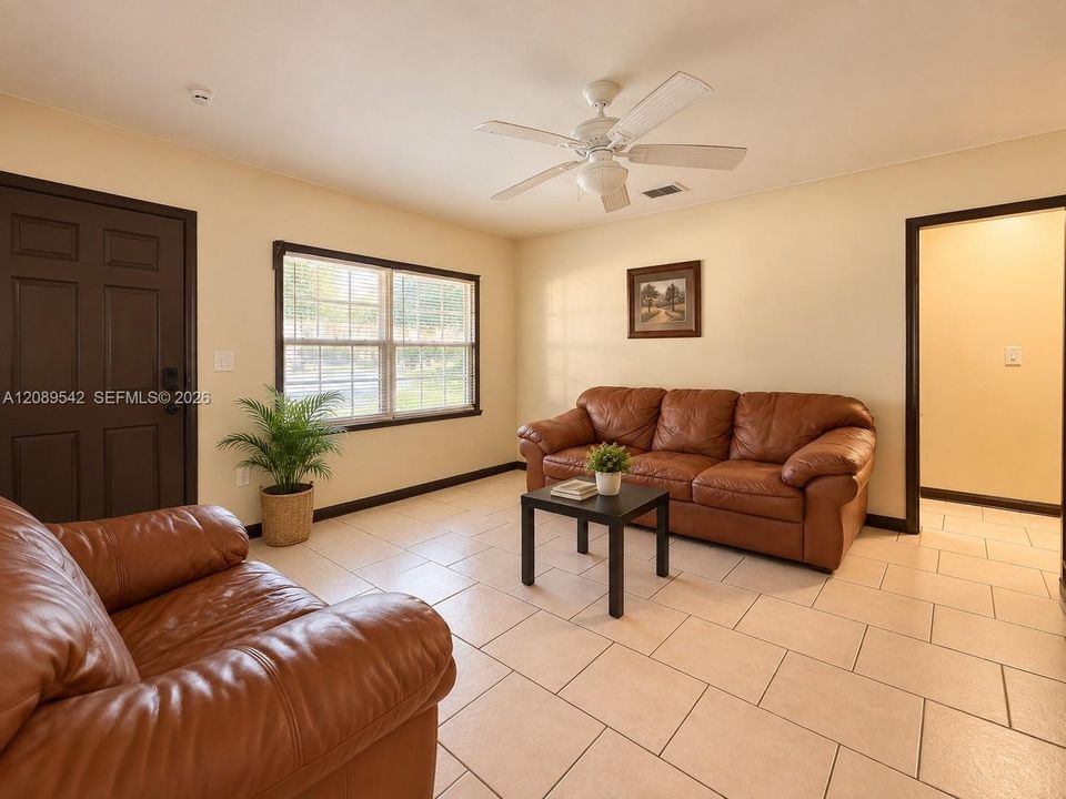For Rent: $2,400 (2 beds, 1 baths, 1090 Square Feet)