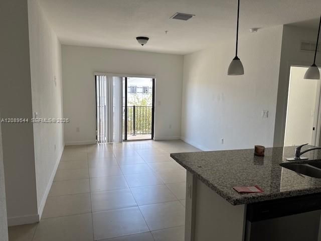 В аренду: $1,950 (2 спален, 2 ванн, 54083 Квадратных фут)