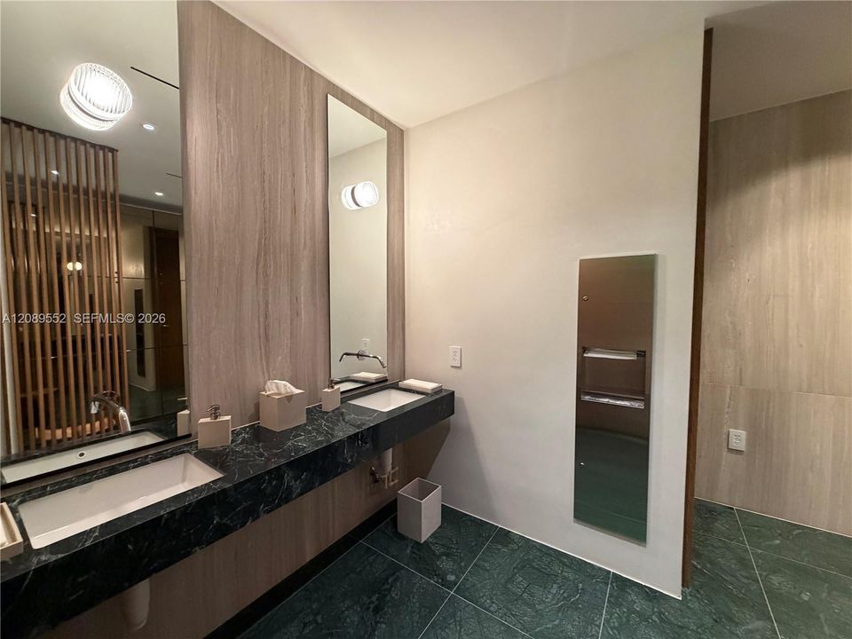 For Rent: $6,500 (1 beds, 2 baths, 1216 Square Feet)