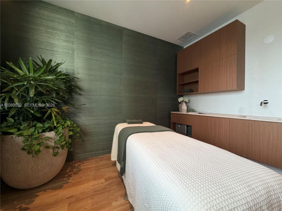 For Rent: $6,500 (1 beds, 2 baths, 1216 Square Feet)