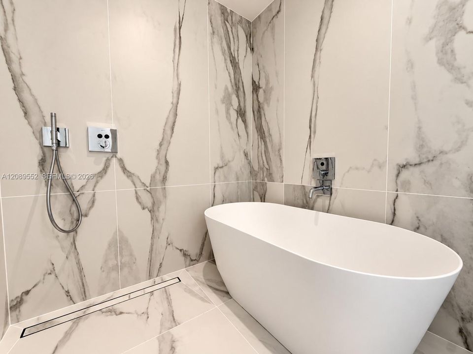 For Rent: $6,500 (1 beds, 2 baths, 1216 Square Feet)
