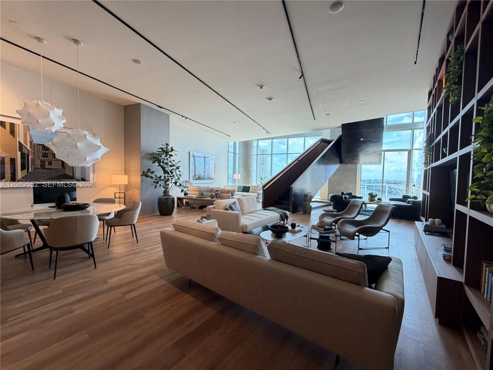 For Rent: $6,500 (1 beds, 2 baths, 1216 Square Feet)