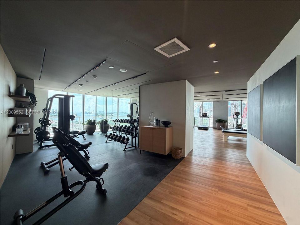 For Rent: $6,500 (1 beds, 2 baths, 1216 Square Feet)