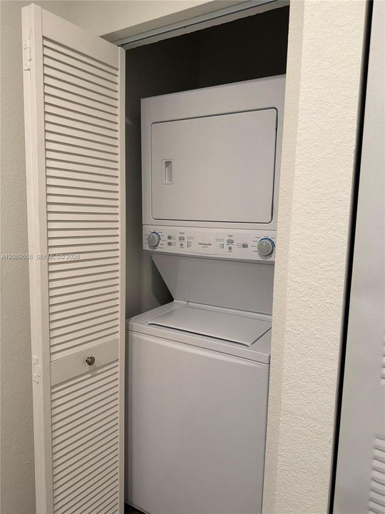 For Rent: $2,300 (3 beds, 2 baths, 2100 Square Feet)