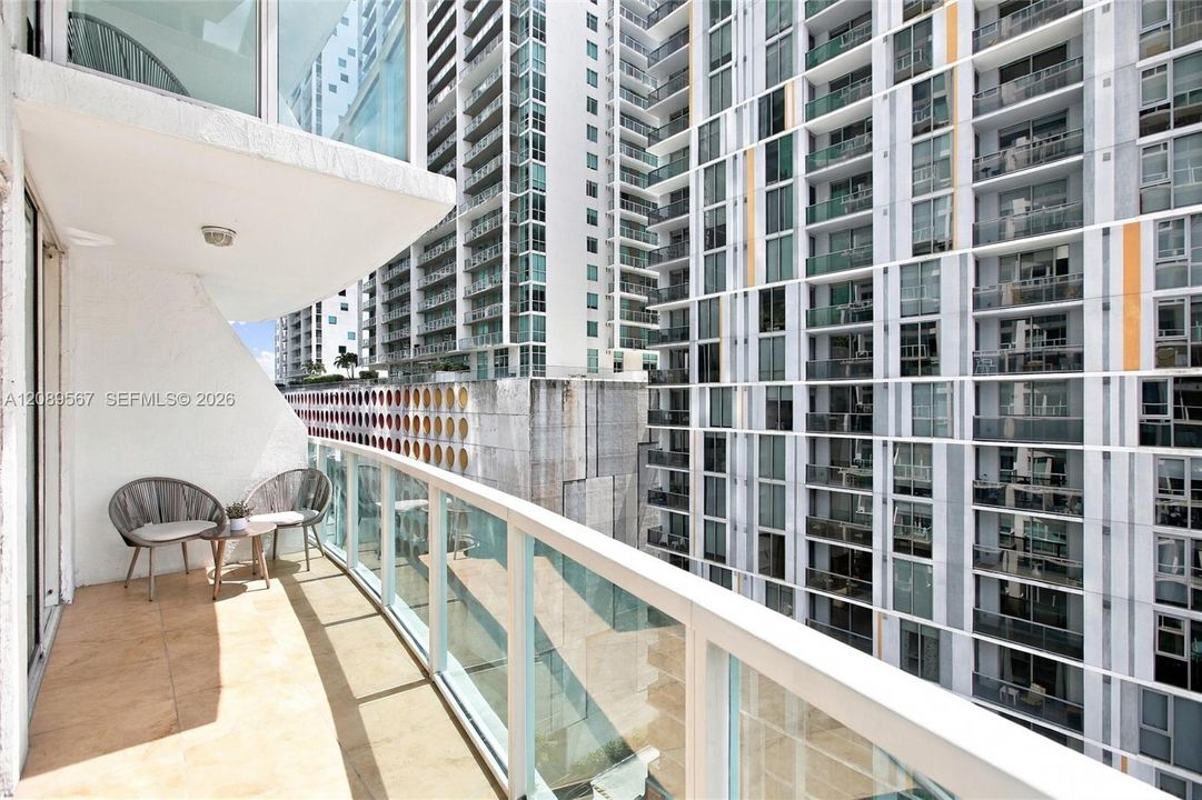 For Sale: $590,000 (2 beds, 2 baths, 1441 Square Feet)