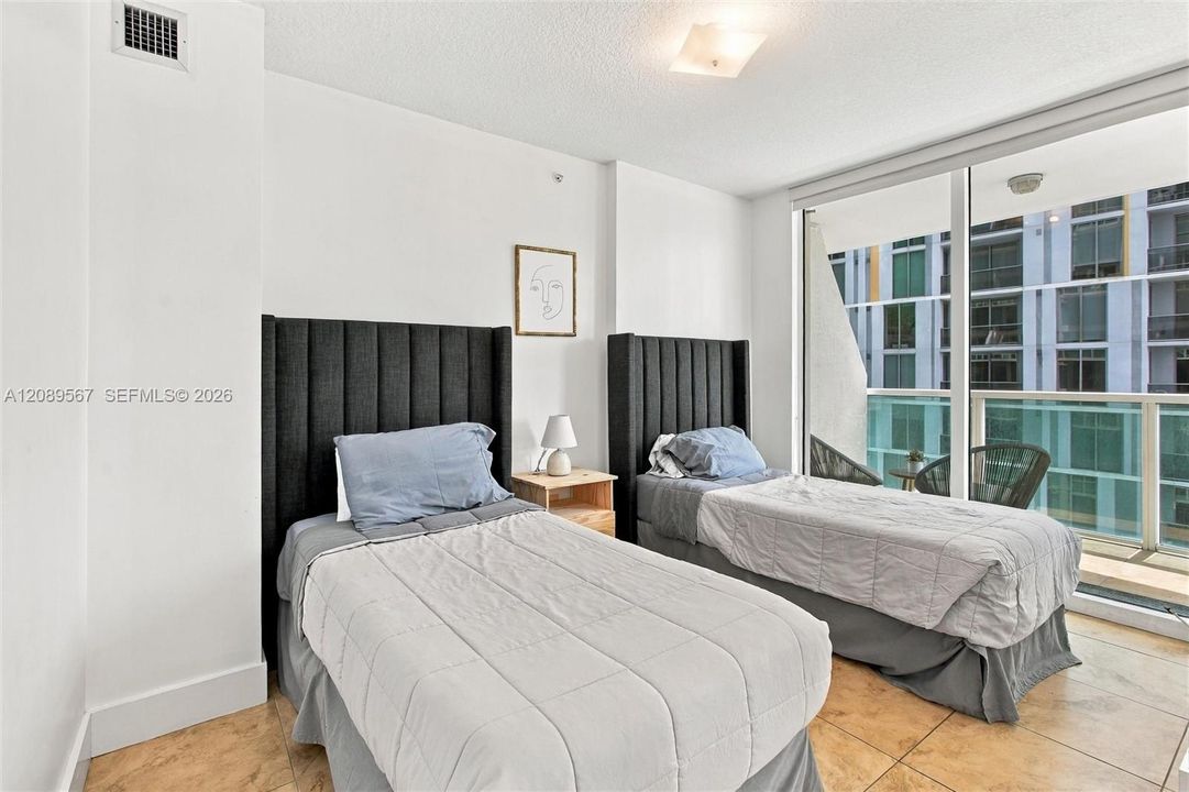 For Sale: $590,000 (2 beds, 2 baths, 1441 Square Feet)