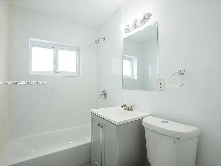В аренду: $1,600 (0 спален, 1 ванн, 450 Квадратных фут)