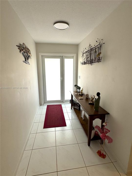 Beautiful entryway/foyer