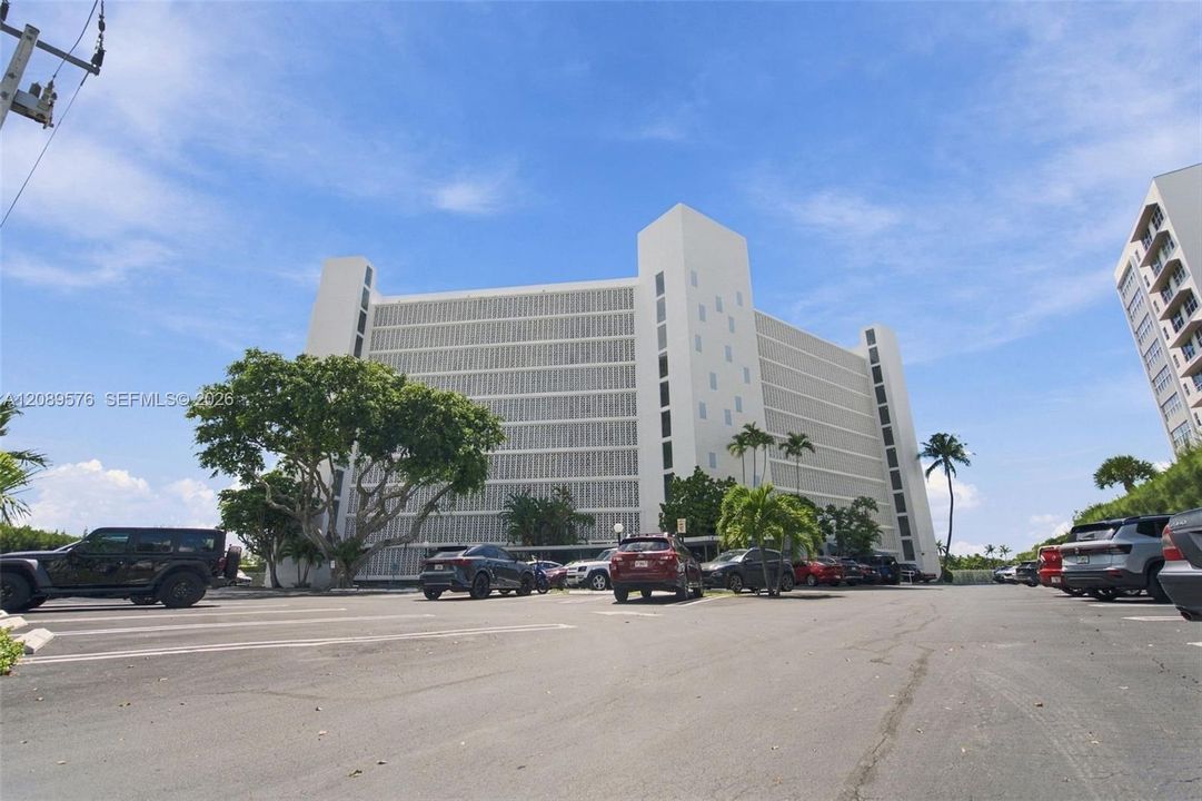 For Sale: $475,000 (2 beds, 2 baths, 1118 Square Feet)