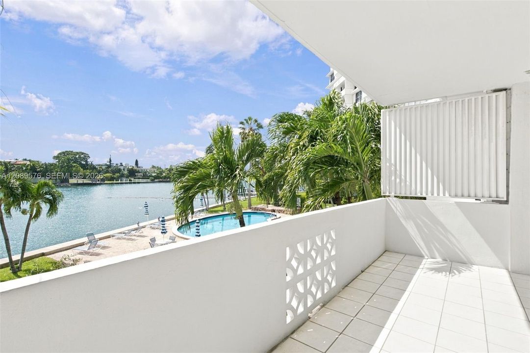 For Sale: $475,000 (2 beds, 2 baths, 1118 Square Feet)