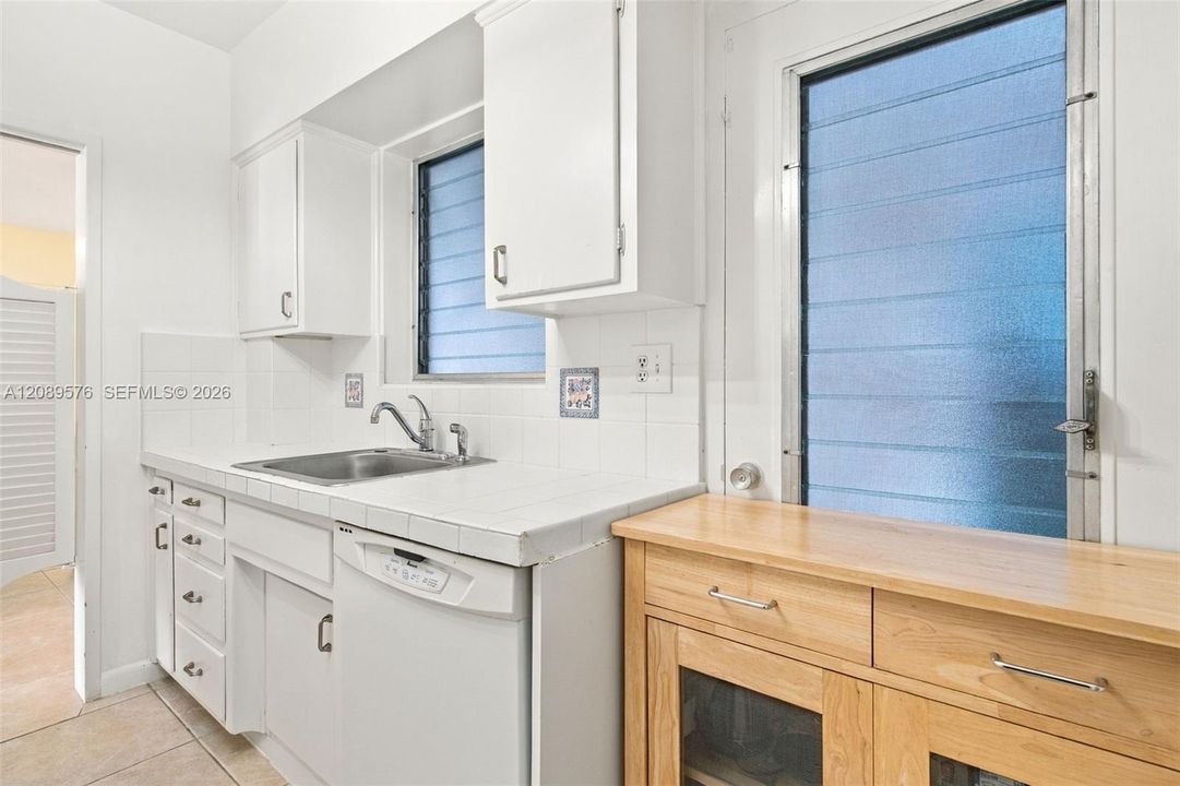 For Sale: $475,000 (2 beds, 2 baths, 1118 Square Feet)