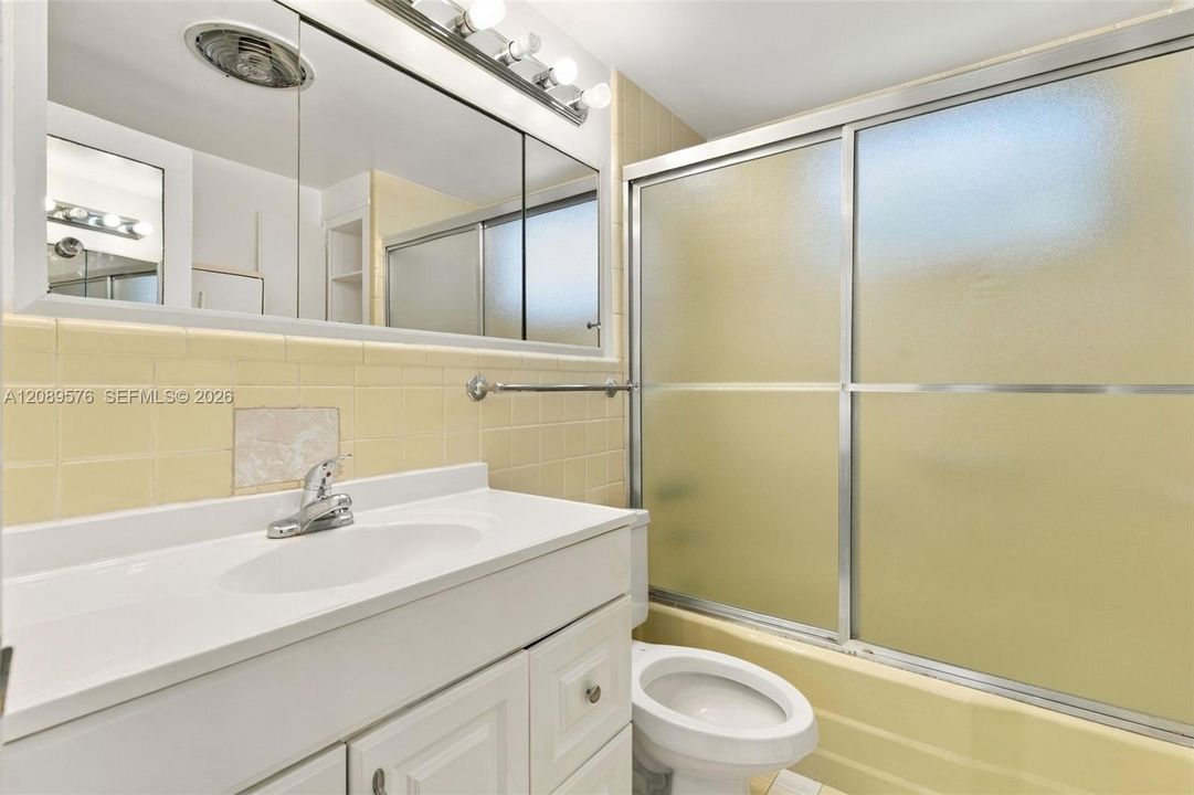 For Sale: $475,000 (2 beds, 2 baths, 1118 Square Feet)