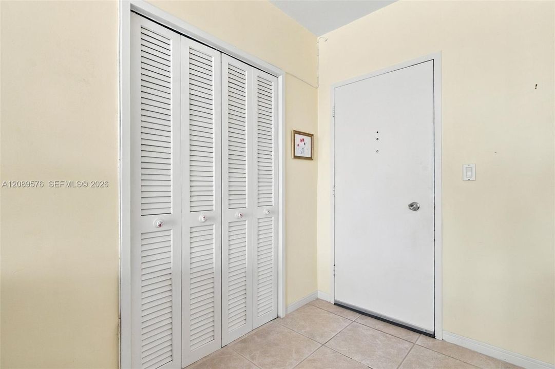 For Sale: $475,000 (2 beds, 2 baths, 1118 Square Feet)