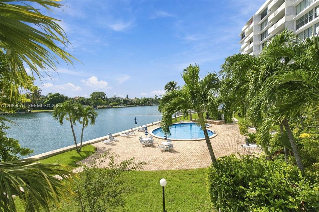 For Sale: $475,000 (2 beds, 2 baths, 1118 Square Feet)