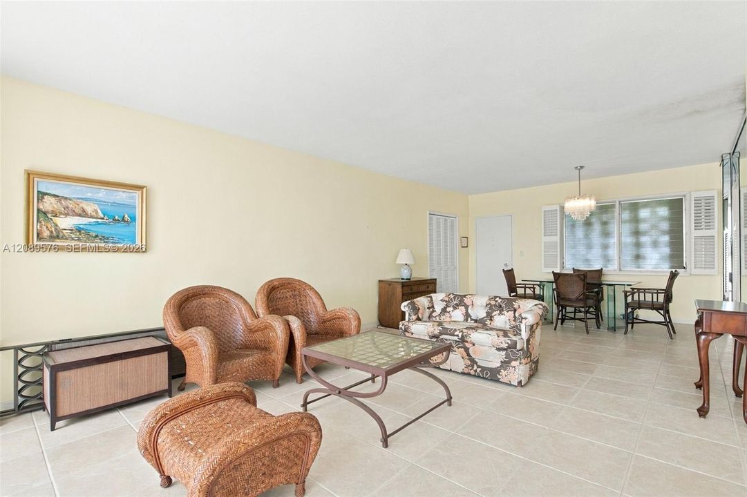 For Sale: $475,000 (2 beds, 2 baths, 1118 Square Feet)