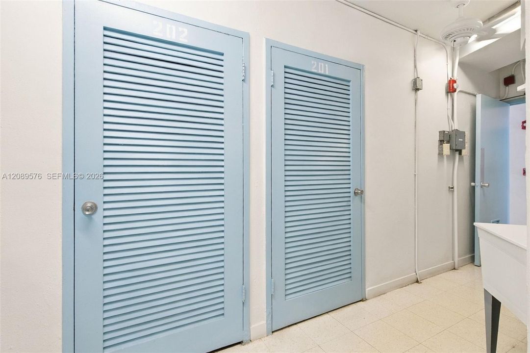 For Sale: $475,000 (2 beds, 2 baths, 1118 Square Feet)