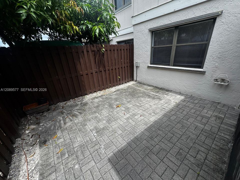 В аренду: $2,850 (4 спален, 2 ванн, 1605 Квадратных фут)