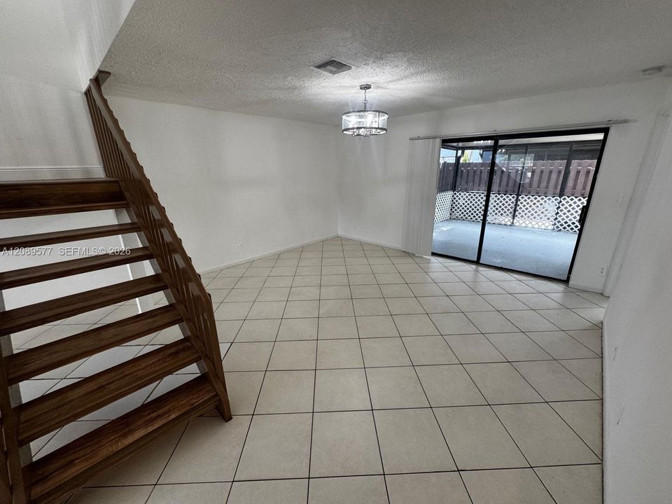 В аренду: $2,850 (4 спален, 2 ванн, 1605 Квадратных фут)
