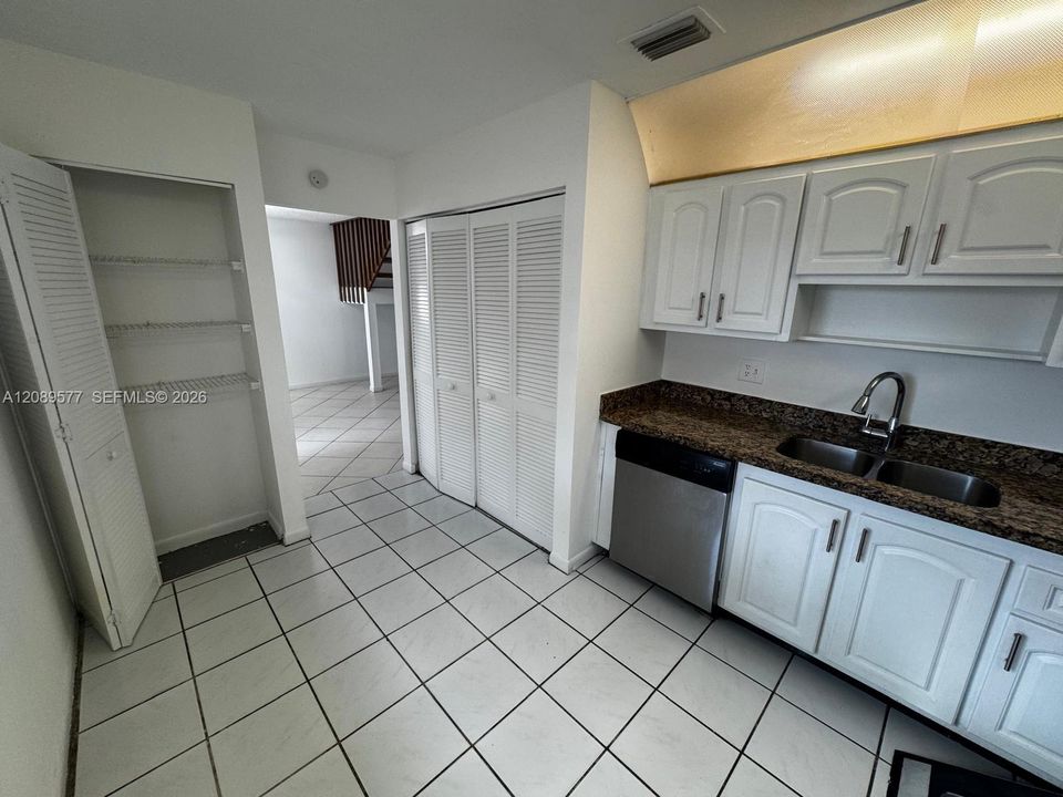 В аренду: $2,850 (4 спален, 2 ванн, 1605 Квадратных фут)