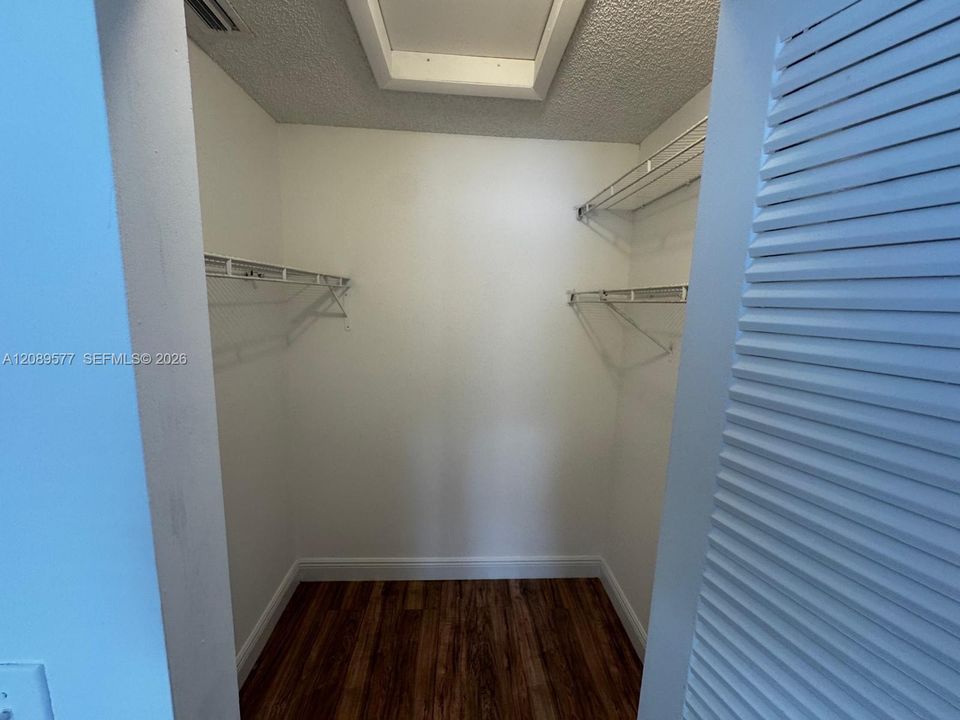 В аренду: $2,850 (4 спален, 2 ванн, 1605 Квадратных фут)