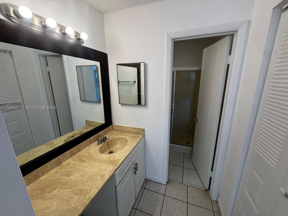 В аренду: $2,850 (4 спален, 2 ванн, 1605 Квадратных фут)