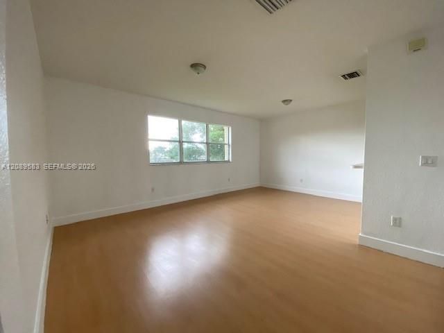 For Rent: $1,900 (3 beds, 2 baths, 1062 Square Feet)
