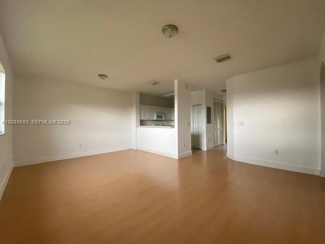 For Rent: $1,900 (3 beds, 2 baths, 1062 Square Feet)