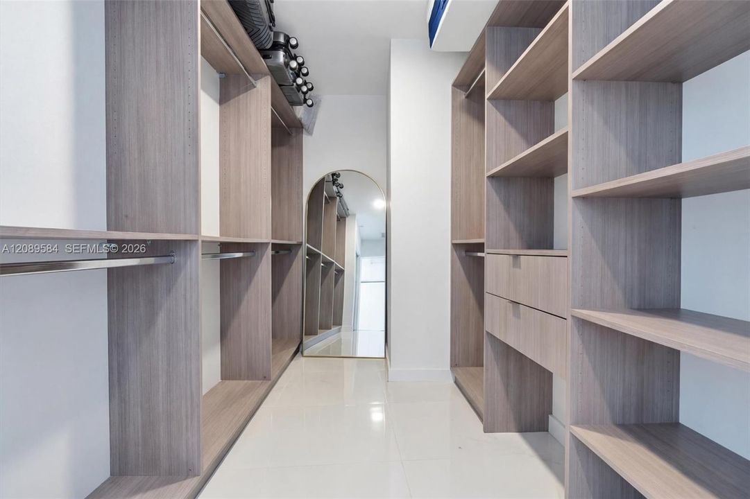 For Sale: $1,340,000 (3 beds, 4 baths, 2165 Square Feet)