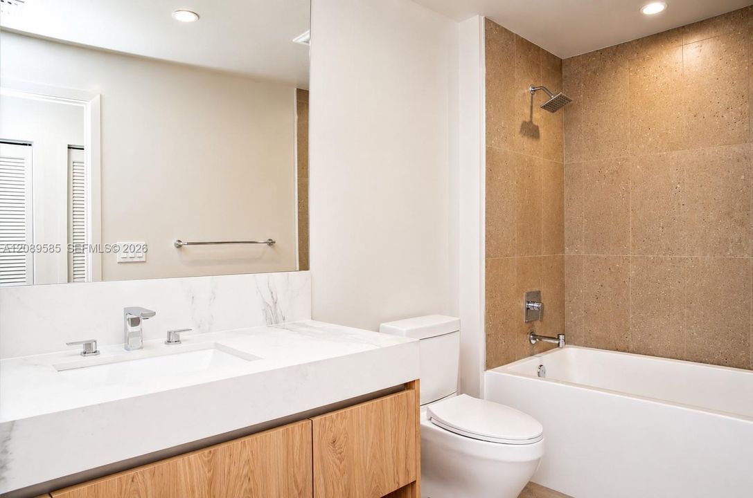 En Venta: $729,999 (2 camas, 2 baños, 925 Pies cuadrados)
