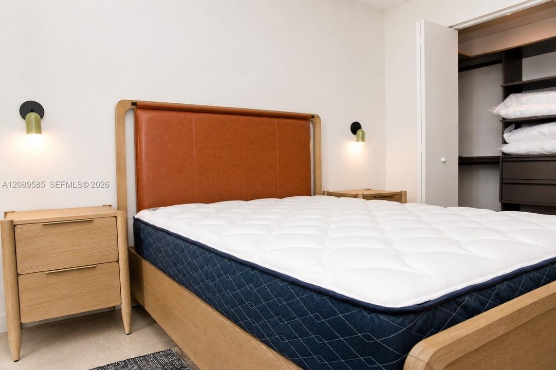 En Venta: $729,999 (2 camas, 2 baños, 925 Pies cuadrados)