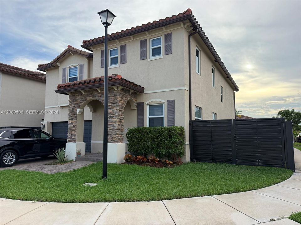 For Rent: $4,500 (5 beds, 3 baths, 3294 Square Feet)
