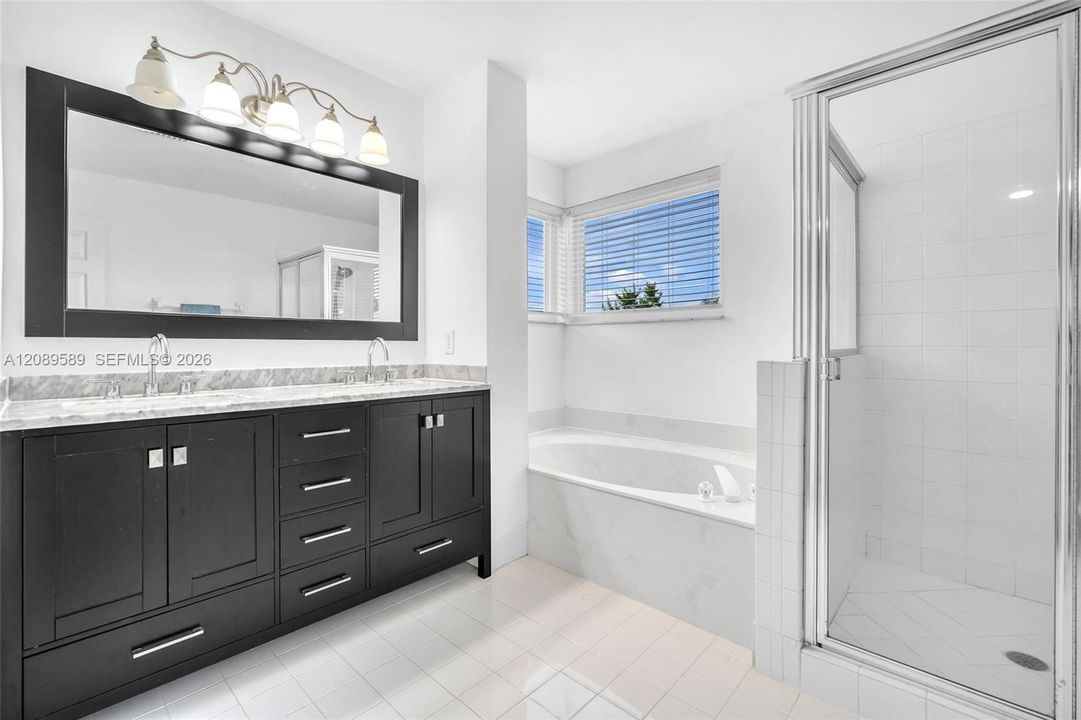 En Renta: $4,750 (4 camas, 3 baños, 2513 Pies cuadrados)