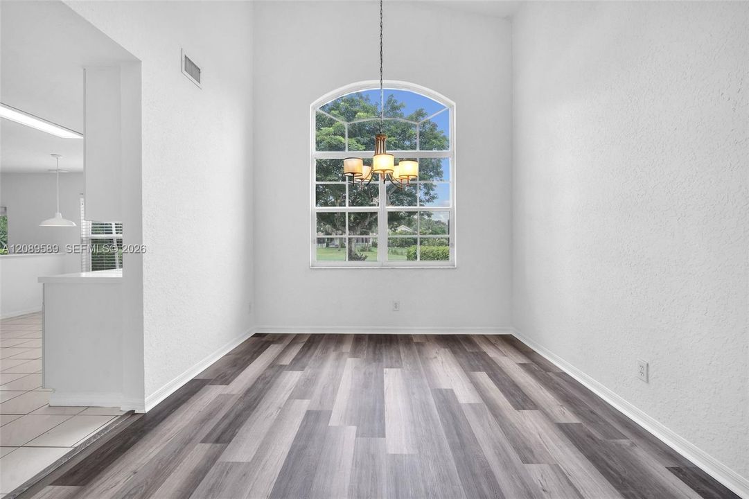 En Renta: $4,750 (4 camas, 3 baños, 2513 Pies cuadrados)