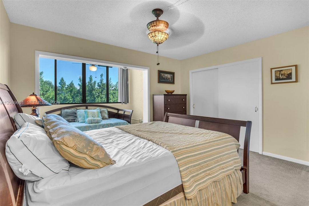 For Rent: $2,800 (2 beds, 1 baths, 981 Square Feet)