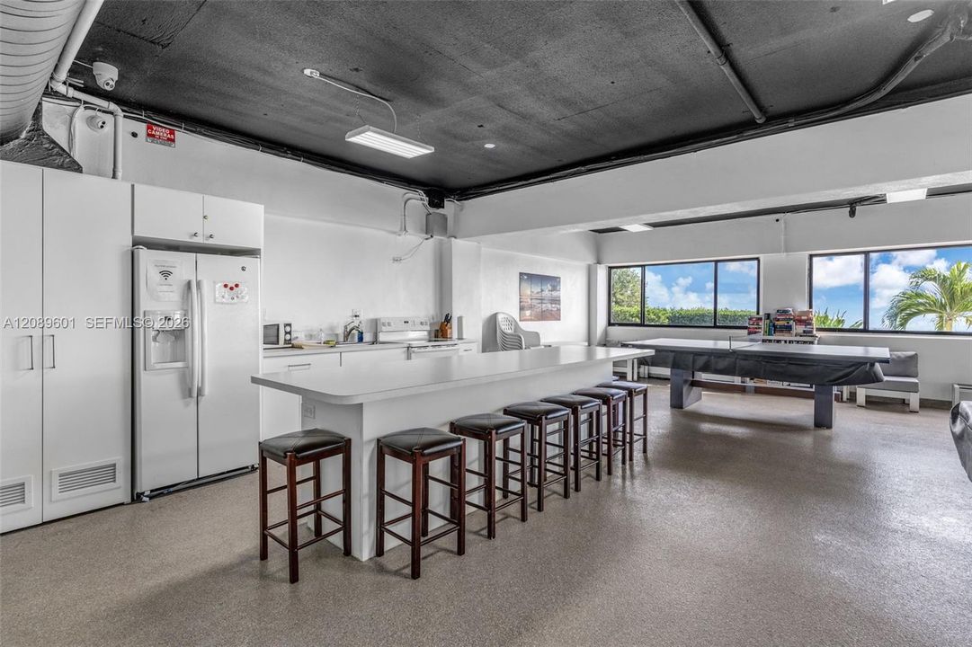 For Rent: $2,800 (2 beds, 1 baths, 981 Square Feet)