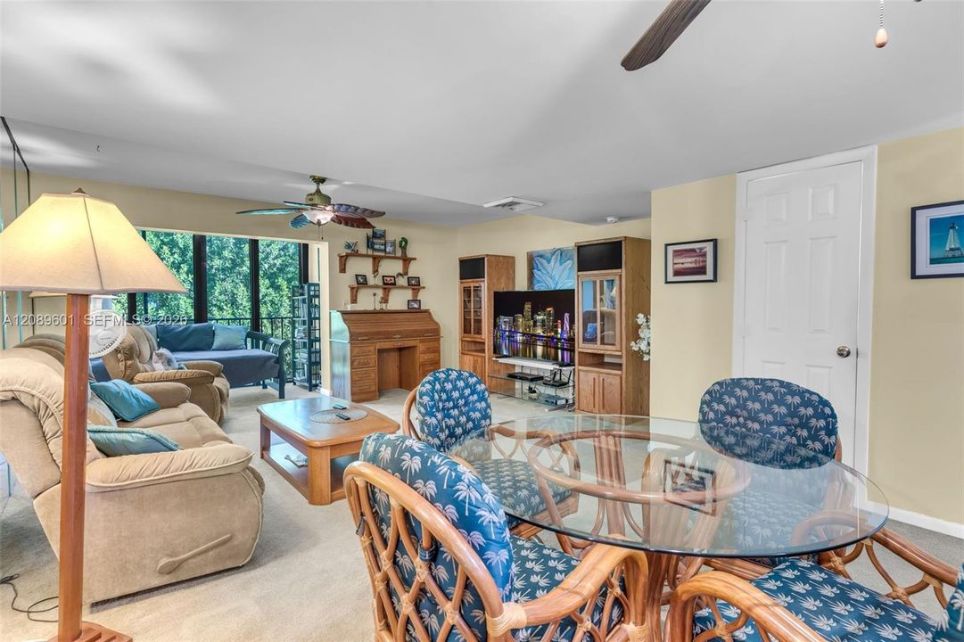For Rent: $2,800 (2 beds, 1 baths, 981 Square Feet)
