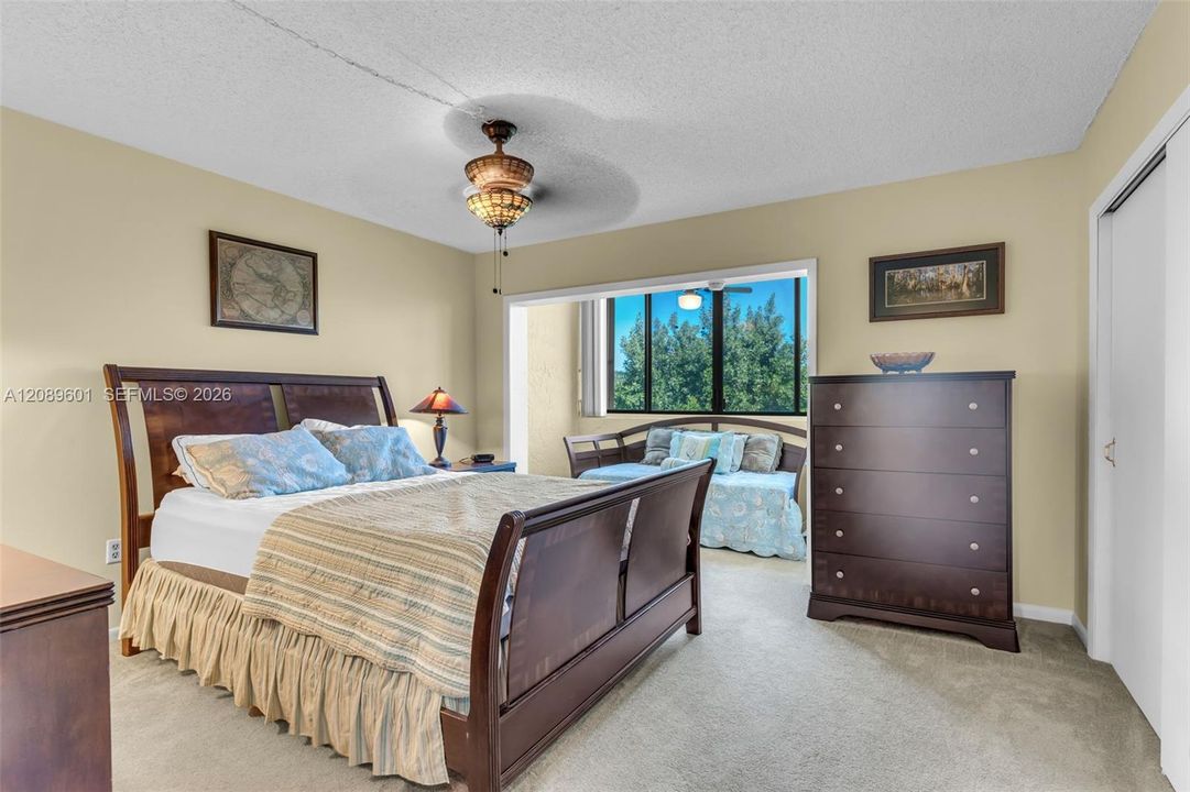 For Rent: $2,800 (2 beds, 1 baths, 981 Square Feet)