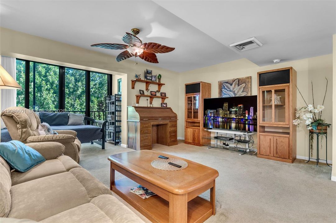 For Rent: $2,800 (2 beds, 1 baths, 981 Square Feet)