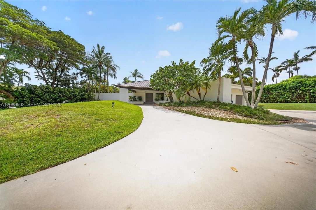 For Rent: $12,500 (5 beds, 3 baths, 3889 Square Feet)