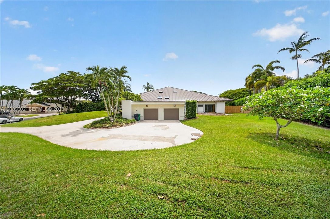 For Rent: $12,500 (5 beds, 3 baths, 3889 Square Feet)