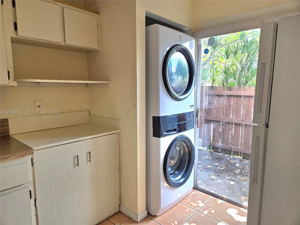 En Venta: $296,800 (2 camas, 2 baños, 1099 Pies cuadrados)