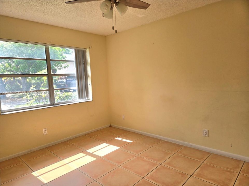 En Venta: $296,800 (2 camas, 2 baños, 1099 Pies cuadrados)