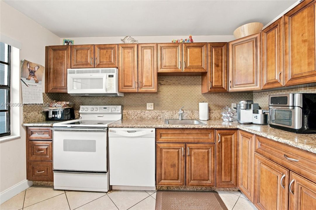 En Venta: $259,000 (2 camas, 2 baños, 1266 Pies cuadrados)