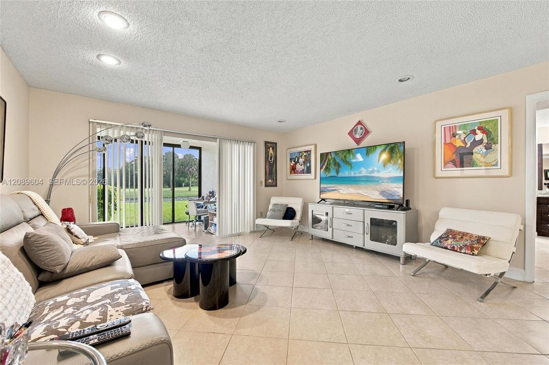 En Venta: $259,000 (2 camas, 2 baños, 1266 Pies cuadrados)