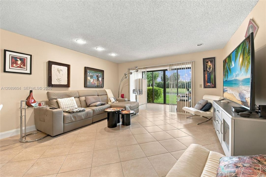 En Venta: $259,000 (2 camas, 2 baños, 1266 Pies cuadrados)